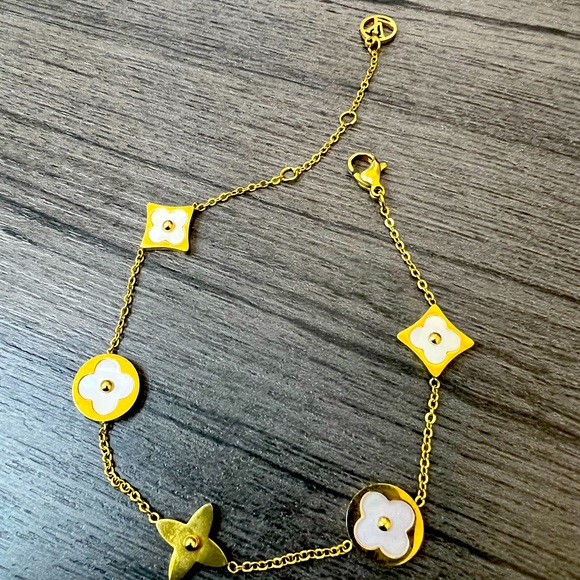 Authentic gold plated Louis Vuitton bracelet - Picture 1 of 12